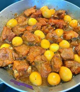 Hình ảnh Cơm sườn kho trứng cút + nước