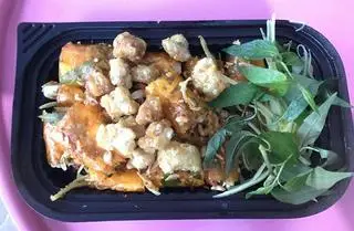 Hình ảnh Bánh Cuốn Đỏ Trộn Tóp Mỡ