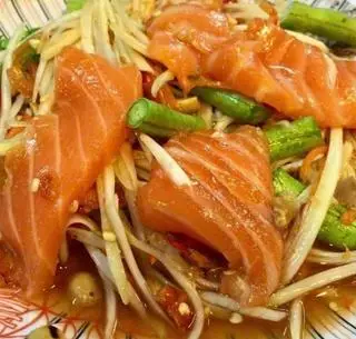 Hình ảnh Gỏi đu đủ cá hồi