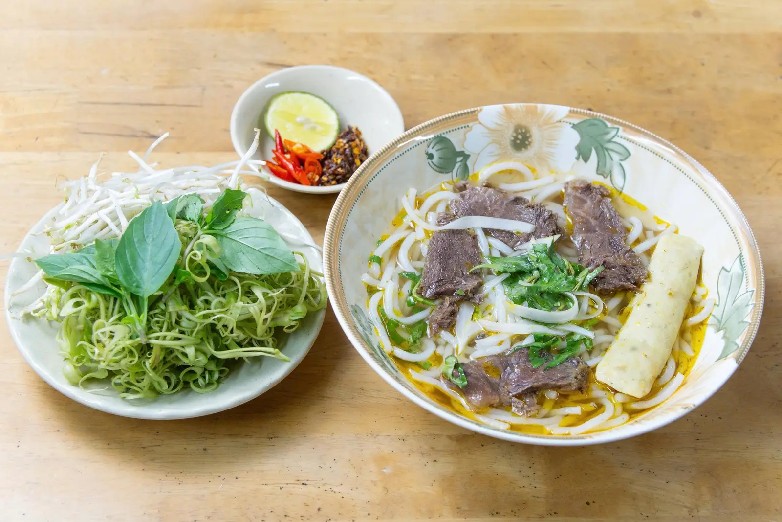 Hình ảnh Bún bò nạm chả