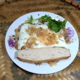 Hình ảnh Bánh cuốn trứng ăn kèm chả quế 