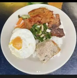 Hình ảnh Cơm tấm sườn chả trứng