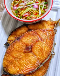 Hình ảnh Cơm cá cam sốt basil xanh + mắm chua ngọt