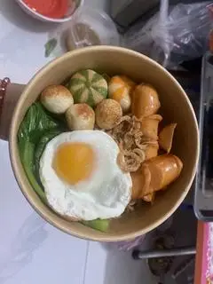 Hình ảnh Mì trộn cá viên - ốp la