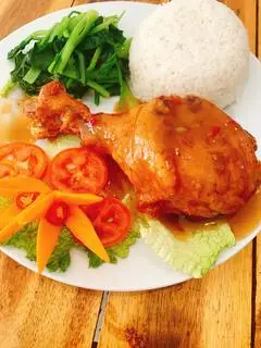 Hình ảnh Cơm gà nướng sốt me 