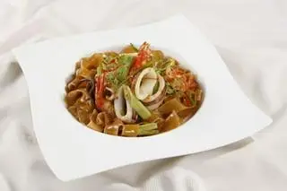 Hình ảnh Bánh Đa Cua Xào Hải Sản