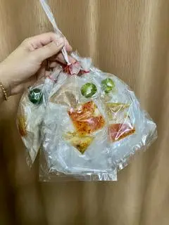Hình ảnh Bánh tráng phơi sương muối nhuyễn dầu tỏi tắc ớt rim