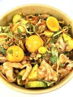 Hình ảnh Chân gà - mề gà - trứng non sốt Thái