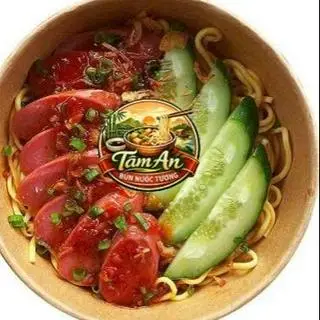 Hình ảnh mì trộn xúc xích 
