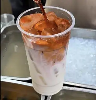 Hình ảnh Latte Thái Đỏ kem muối