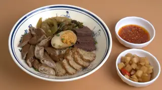 Hình ảnh  卤水大肠饭 Cơm lòng kho 
