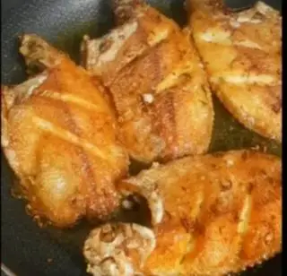 Hình ảnh cá thường chiên sả ớt