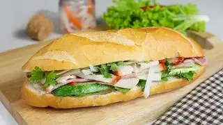 Hình ảnh bánh mì Sài Gòn đặc biệt+trà tắc 