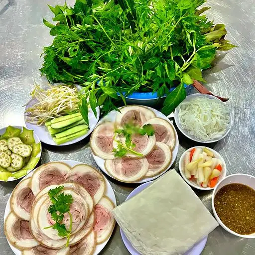 Hình ảnh Bánh Tráng Cuộn Rau Rừng Thịt Nạc Heo - Phần 1 Người
