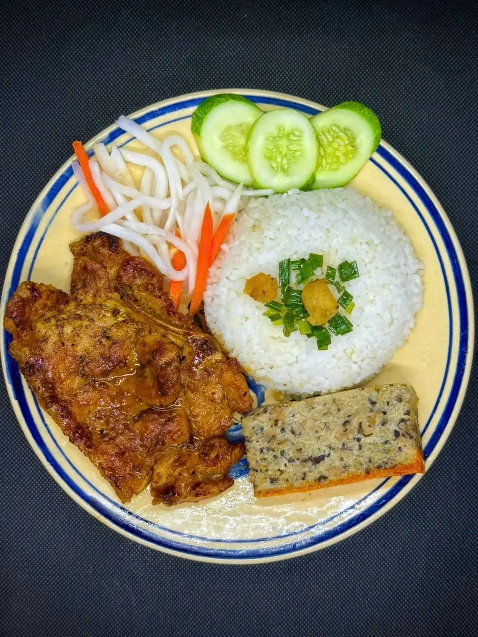 Hình ảnh Cơm Tấm Sườn 1 Món Ăn Kèm