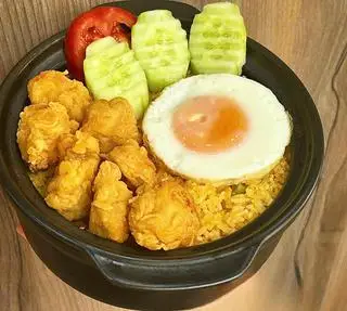 Hình ảnh Cơm rang gà viên - trứng ốp la