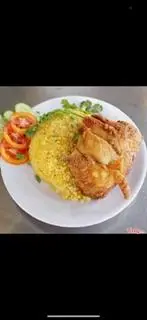 Hình ảnh Cơm Chiên Má Đùi Gà