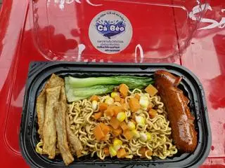 Hình ảnh Mì trộn Indomie xúc xích