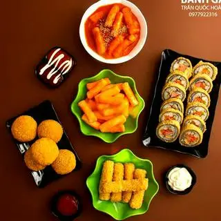 Hình ảnh Combo 5 Bánh Gà - Khoai Tây lắc Phô-mai - 1 Coca