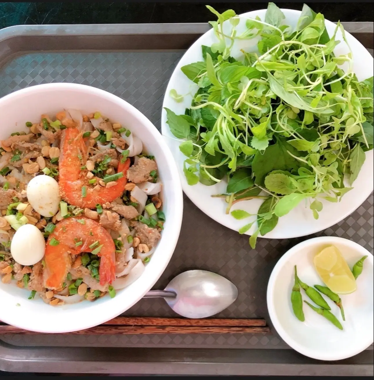 Hình ảnh Mì Quảng trộn thập cẩm lớn