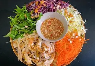 Hình ảnh Gỏi Gà Bắp Cải ( Nguyên con )