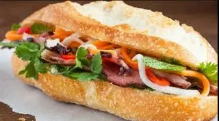 Hình ảnh Bành mỳ doner dài 