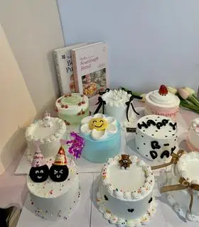 Hình ảnh Bánh kem mini dễ thương nam nữ 12cm (size bento cake)