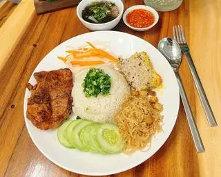 Hình ảnh Cơm tấm sườn bì chả