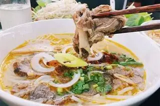 Hình ảnh Bún bò sườn bò - chả