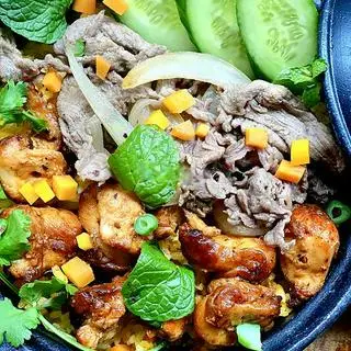 Hình ảnh Cơm Thố Bò- Gà