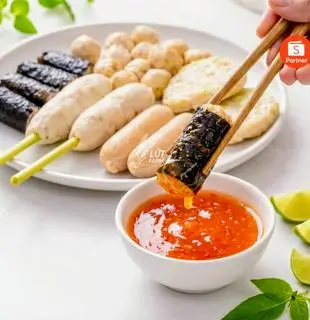 Hình ảnh sét heathy ( gồm 2 ức gà cuộn sả+2 ức gà xúc xích+2 ức gà rau củ+3 viên mọc ức gà nấm( healthy)