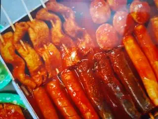 Hình ảnh Xiên Que ( Bánh Gạo, Xúc Xích, Chả Cá)