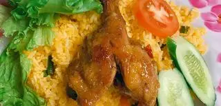Hình ảnh cơm rang gà xối mắm