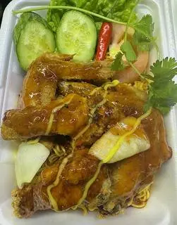 Hình ảnh Mì gà sốt me bơ tỏi