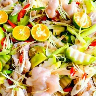 Hình ảnh Chân gà rút xương ngâm sả tắc mix cóc non