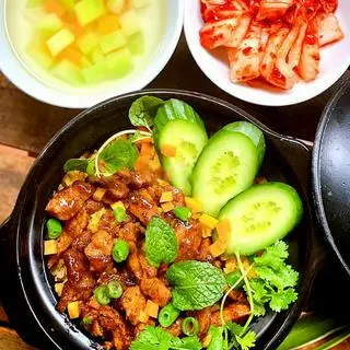 Hình ảnh Cơm thố xá xíu