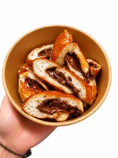 Hình ảnh Bánh Mì Nướng Muối Ớt Sốt Choco