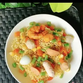 Hình ảnh Mì trộn thập cẩm nhiều mì 