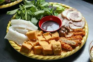 Hình ảnh Bún đậu Nem chua dồi sụn + Coca