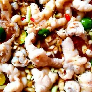 Hình ảnh Chân gà rút xương ngâm sả tắc