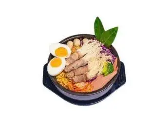 Hình ảnh Mỳ lẩu Thái bò Mỹ cuộn nấm - trứng