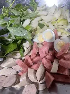 Hình ảnh Bánh tráng trộn chả nem + chả bò