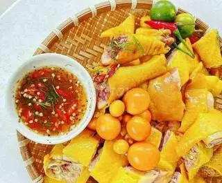 Hình ảnh [Chặt sẵn, hấp hành] Gà Ủ Muối Nguyên Con Ôm trứng non ăn kèm dưa Leo và nước chấm