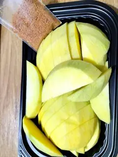 Hình ảnh Set Xoài Tứ quý thái sẵn giòn ngon chua nhẹ tặng muối