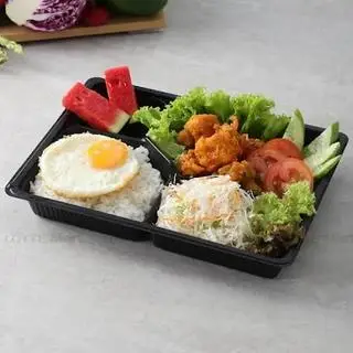Hình ảnh Cơm gà viên sốt chua ngọt + trứng ốp