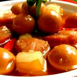 Hình ảnh Cơm Thịt Kho Trứng Cút