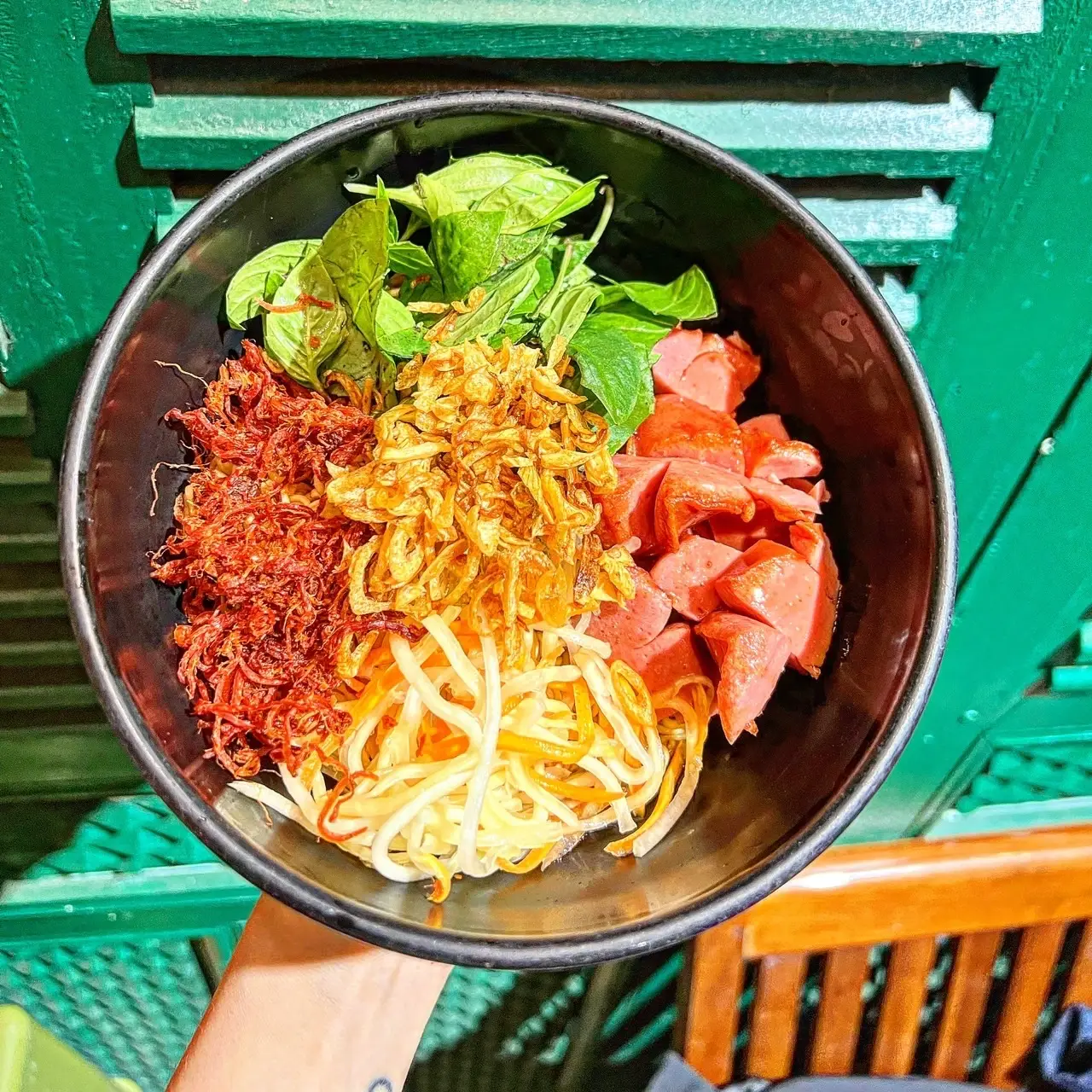 Hình ảnh Mỳ trộn xúc xích