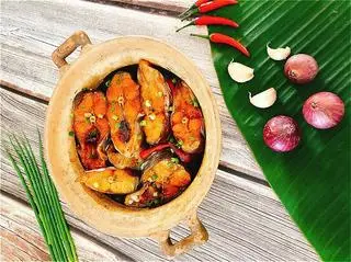 Hình ảnh Cơm cá  bông lau kho tộ - món mới
