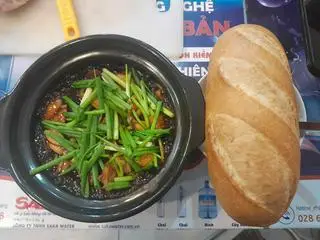 Hình ảnh Bánh mì chấm ếch Singapore phần 2 con 