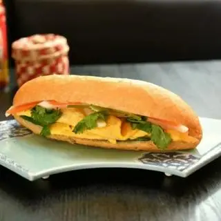 Hình ảnh Bánh Mỳ Trứng Ngải Cứu 